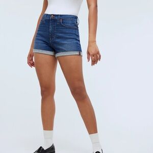 📦 MOVING SALE! Madewell high rise denim shorts – medium wash – size 27 like new!